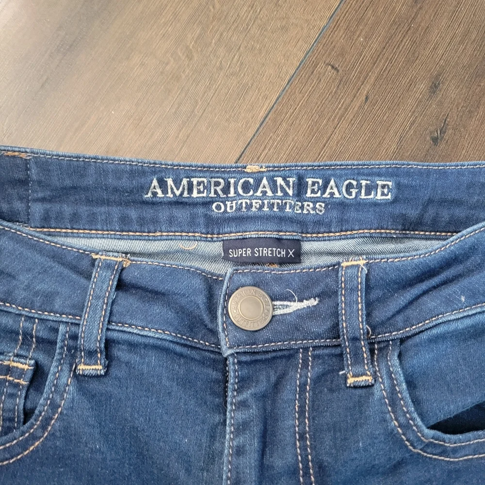 American Eagle Outfitters Super‎ Hi Rise Shortie Raw Hem Jean Shorts Womens Sz 4